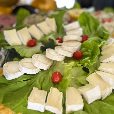 Les Paturelles فندق